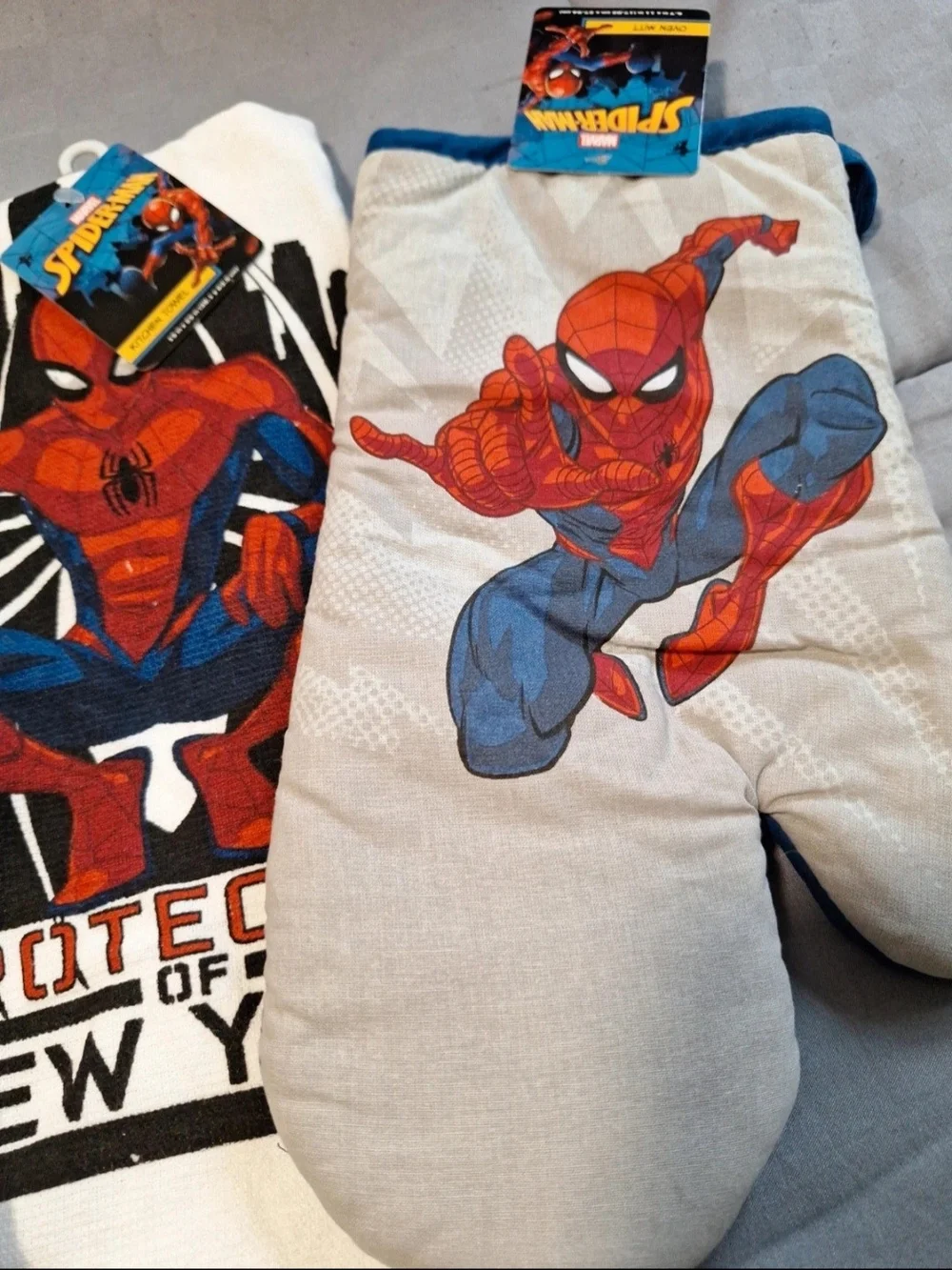 Marvel Spider-Man Kitchen Towel & Oven Mitt Set - Red, Blue, White